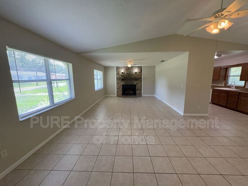 Summerfield House: 13606 SE 48th Court