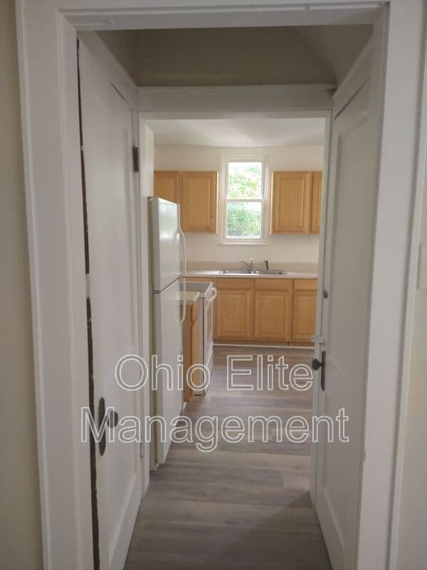 Columbus House: 206 N Harris Ave