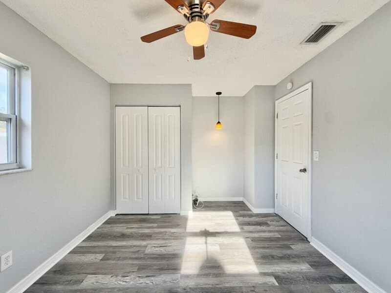 St. Petersburg House: 6943 Buhrley Terrace North