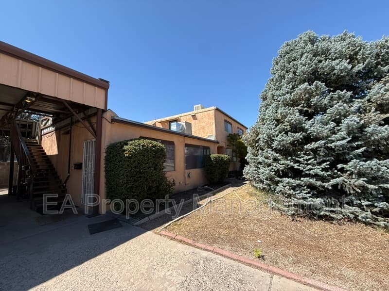Albuquerque House: 7700 McKnight Ave NE