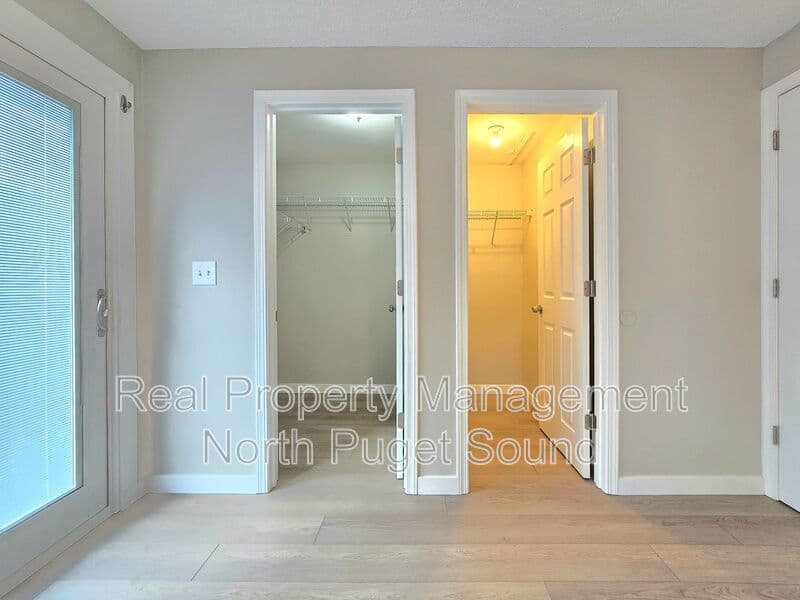 Gold Bar House: 236 7th St