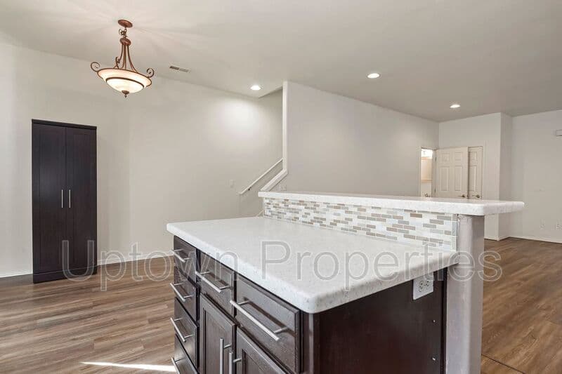 Tualatin House: 9284 SW Sweek Dr