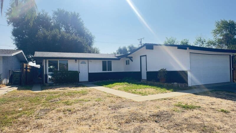 Glendora House: 1254 E Ada Ave