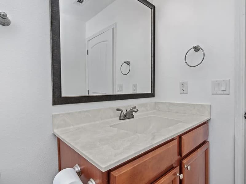 Crestview House: 407 East Field Avenue