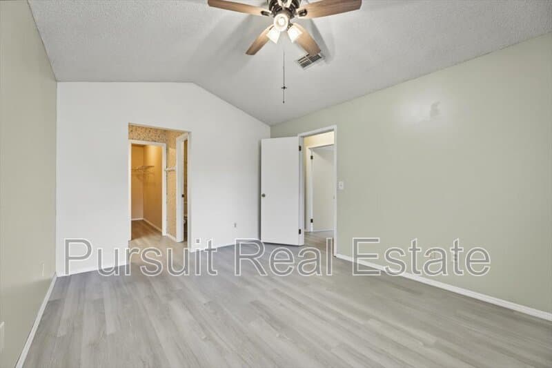 Jacksonville House: 3811 Millpoint Drive