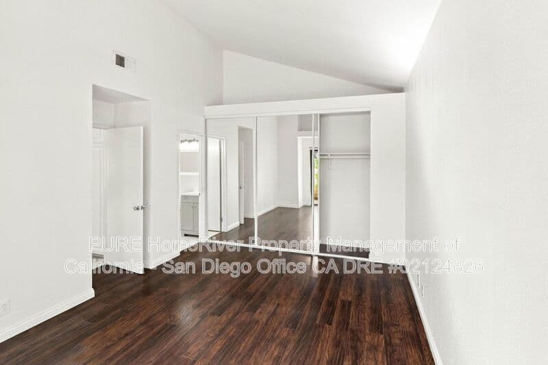 Escondido House: 1007 Howard Ave