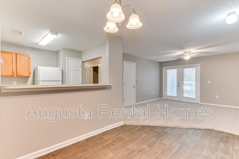 Edgefield Condo: 320 Peachtree Street - 325-6