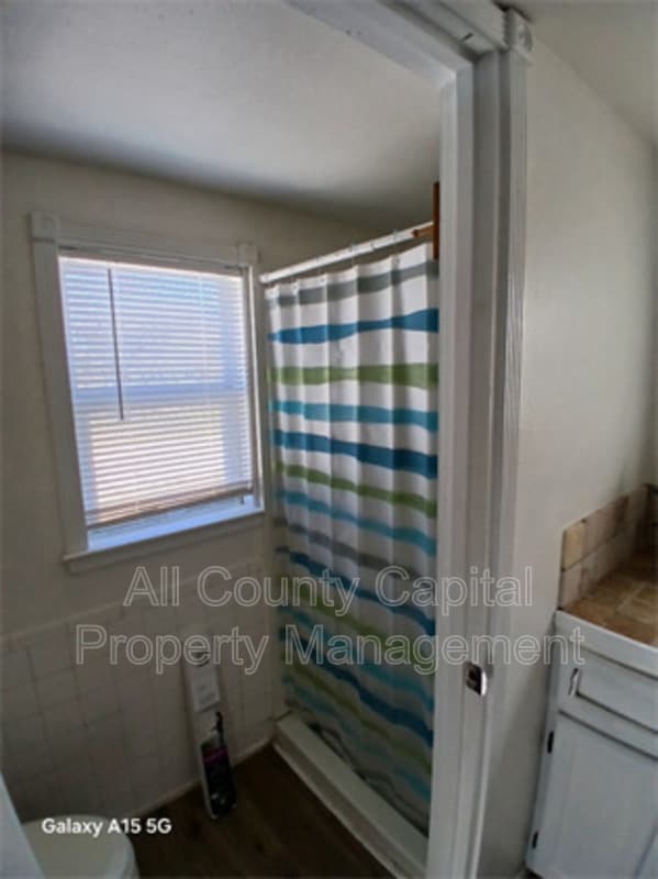 Lockhart House: 4889 North Hwy #183