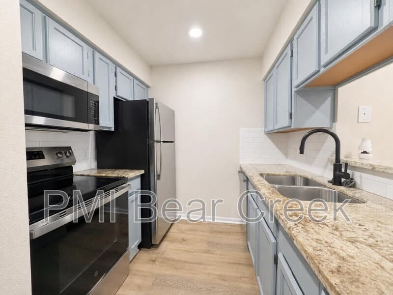 Houston Condo: 2120 El Paseo St