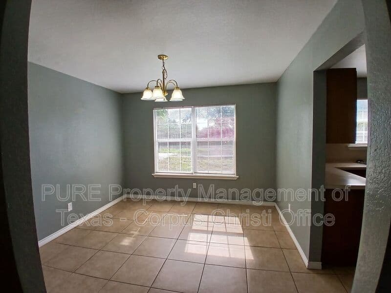 Corpus Christi House: 1941 Sunnycrest St