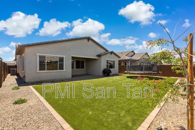 Queen Creek House: 20598 East Avenida Del Valle Court