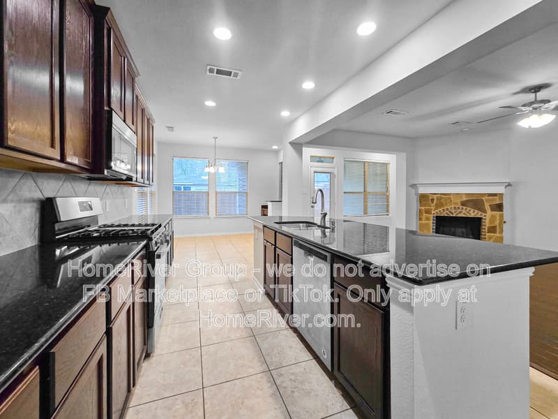 Fort Worth House: 4232 Doe Creek Trl
