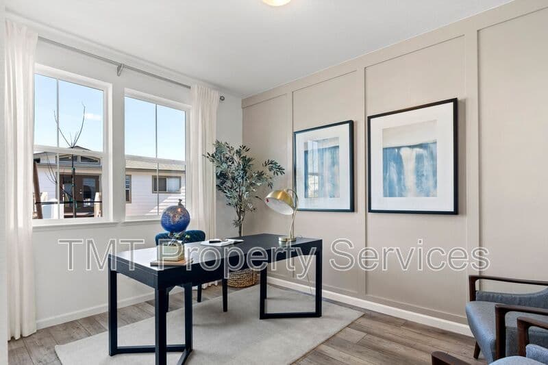 Sacramento Townhome: 31 Advantage Court