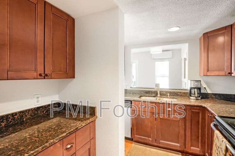 Lakewood Townhome: 5428 West 17th Avenue
