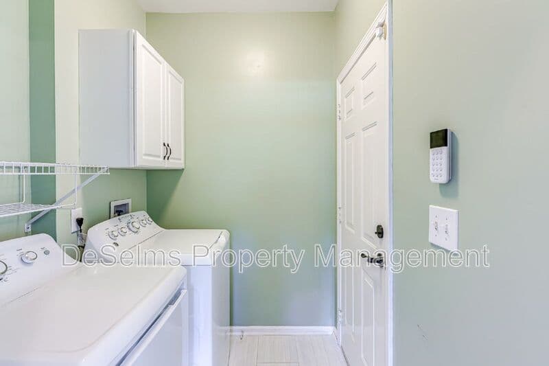 Nashville House: 701 Brent Glen Place