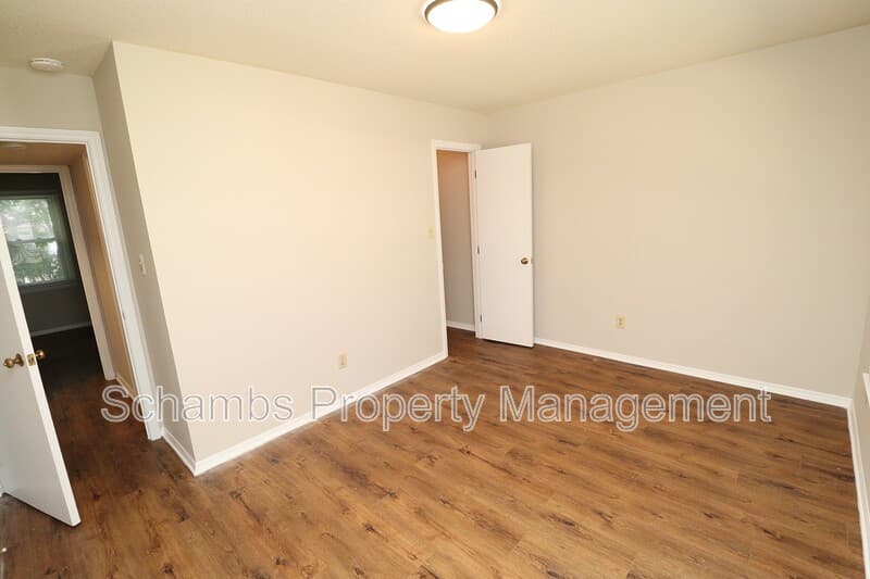 Raleigh House: 3905 Lexington Drive