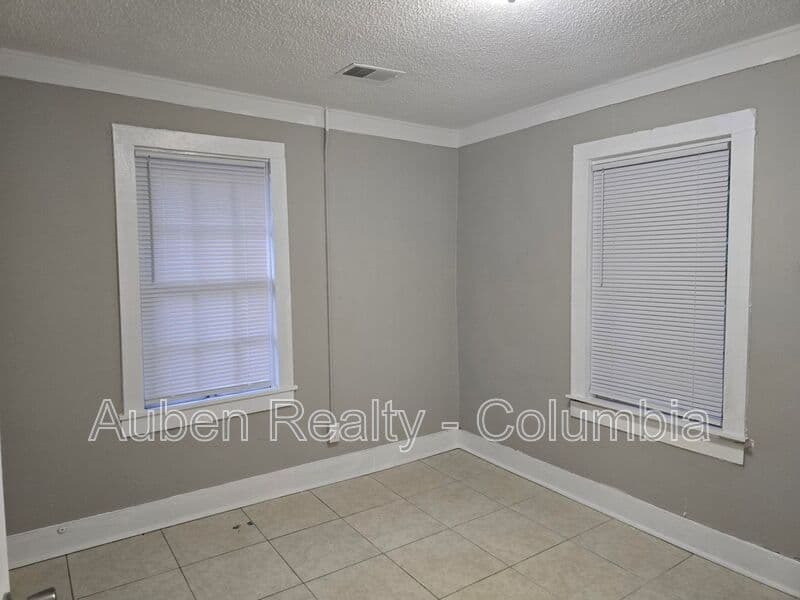Columbia House: 1339 Blue Ridge Terrace