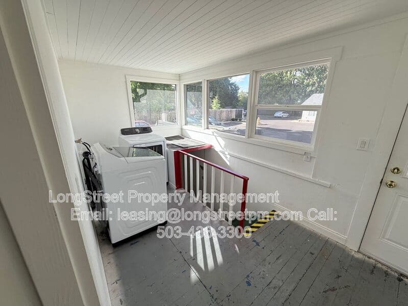 Keizer House: 431 Chemawa Rd N