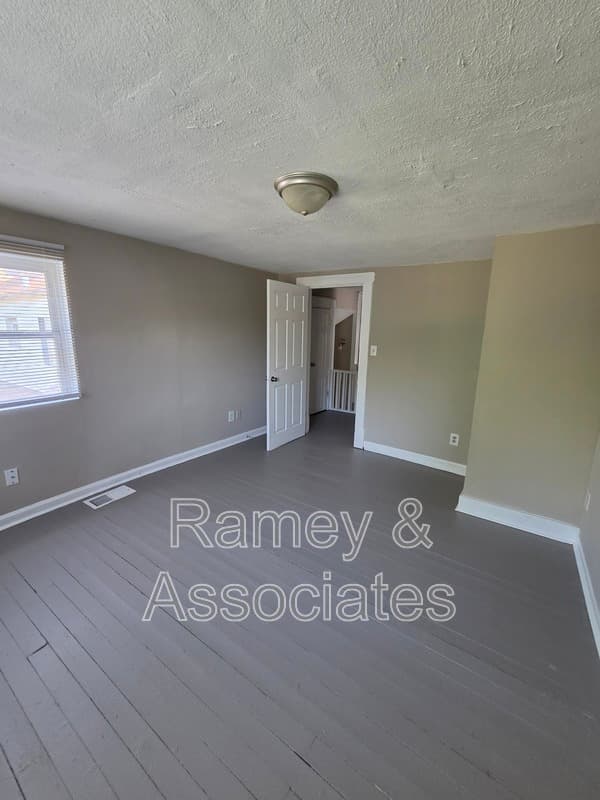 Louisville House: 4106 S 2nd Street