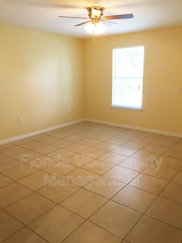 Poinciana House: 332 Dundee Dr