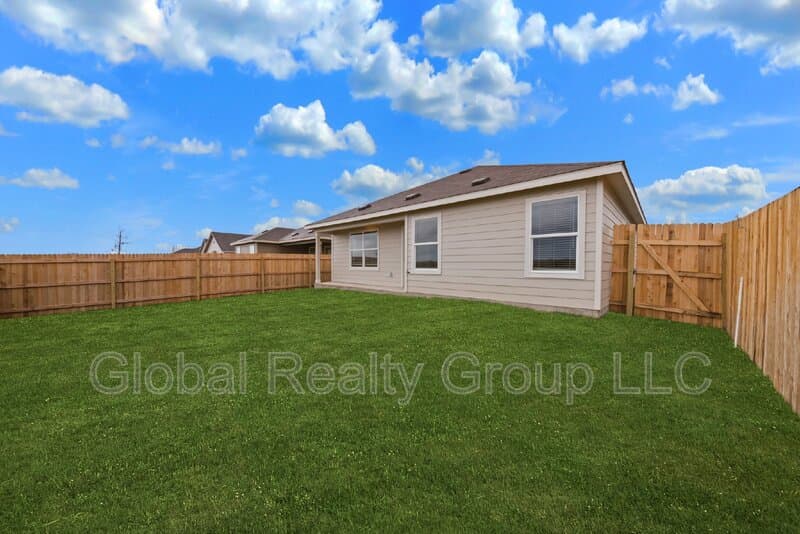 Seguin House: 9105 Navarro Vis