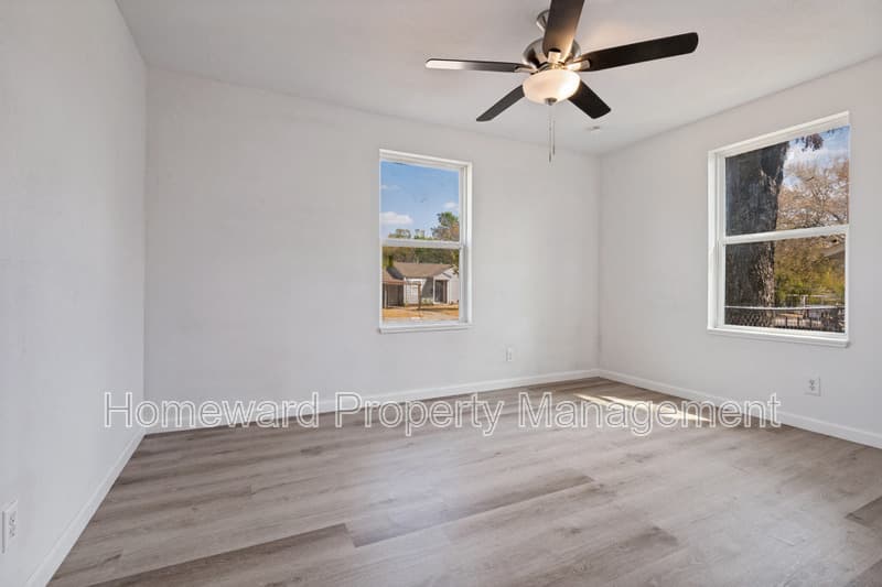 Fort Worth House: 3224 Burson Avenue