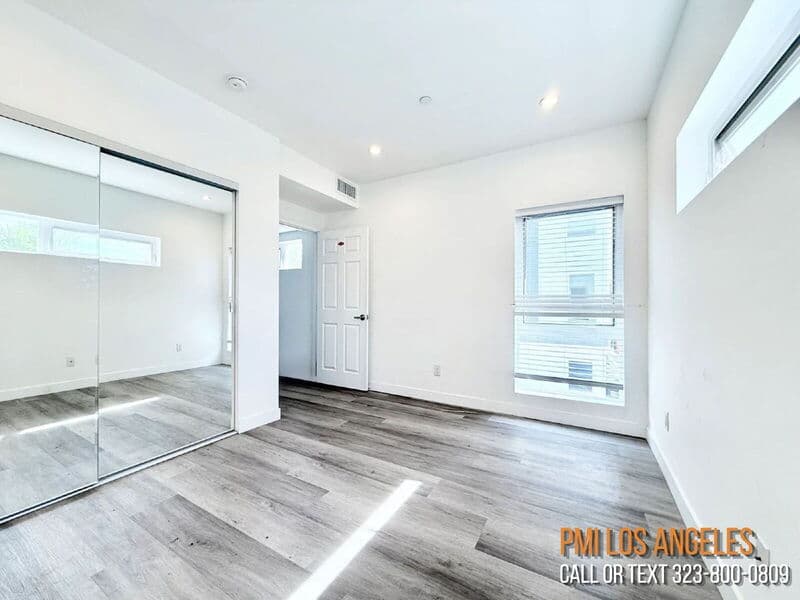 Los Angeles Condo: 1260 1/2 Leighton Avenue