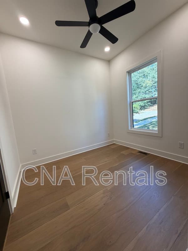 Atlanta House: 294 Roy St