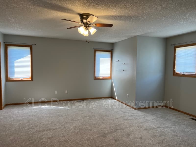 Clive House: 15104 Hawthorn Drive