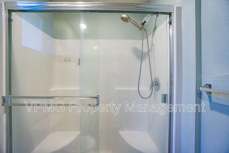 Vancouver House: 13761 Northeast 66th Way