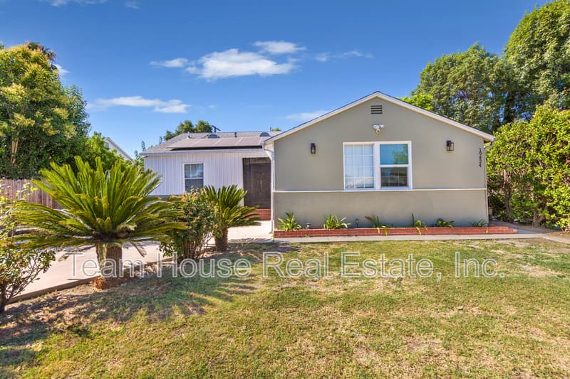 Reseda House: 19422 Welby Way