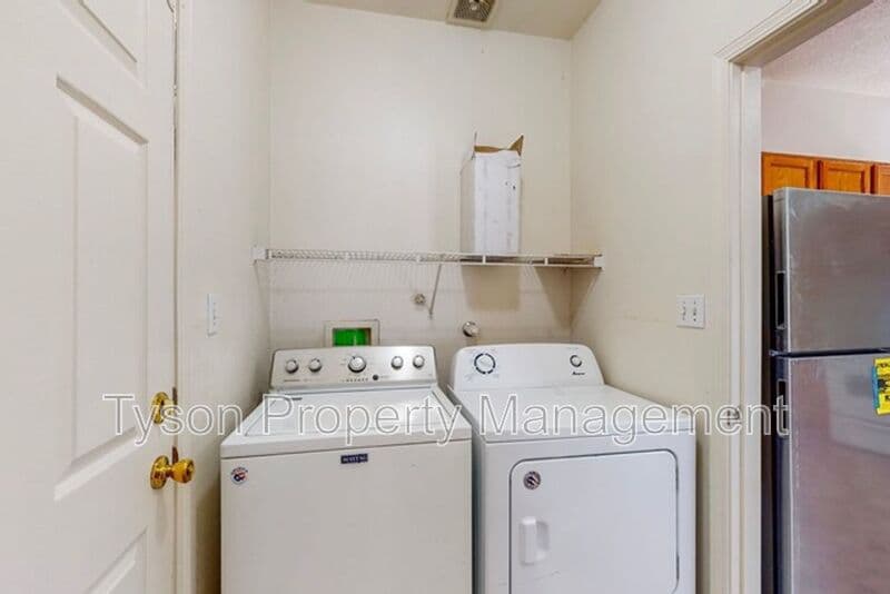Albuquerque House: 3639 Big Cottonwood CT SW