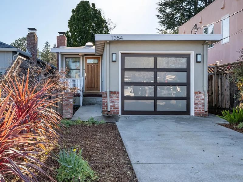 San Carlos House: 1354 Oakhurst Ave