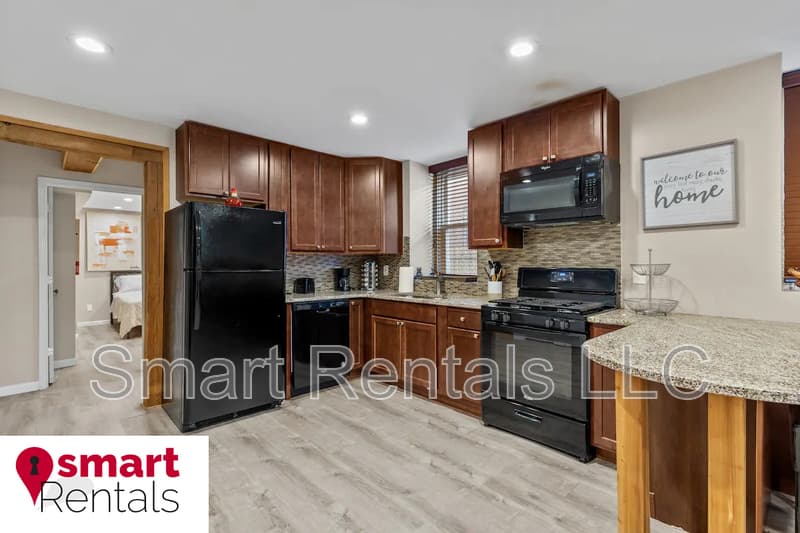 St. Louis Condo: 3640 Shaw Blvd - BW