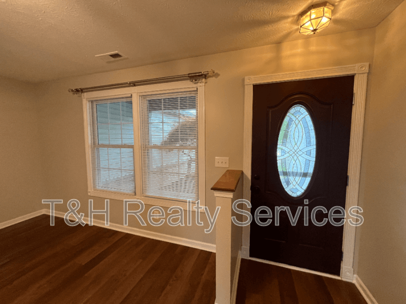 Mooresville House: 249 Pineview Drive