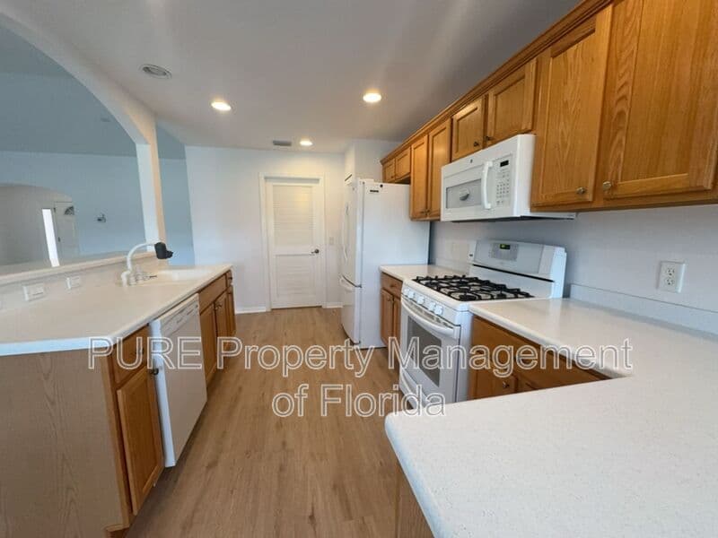 Ocala House: 15939 SW 14th Avenue Rd