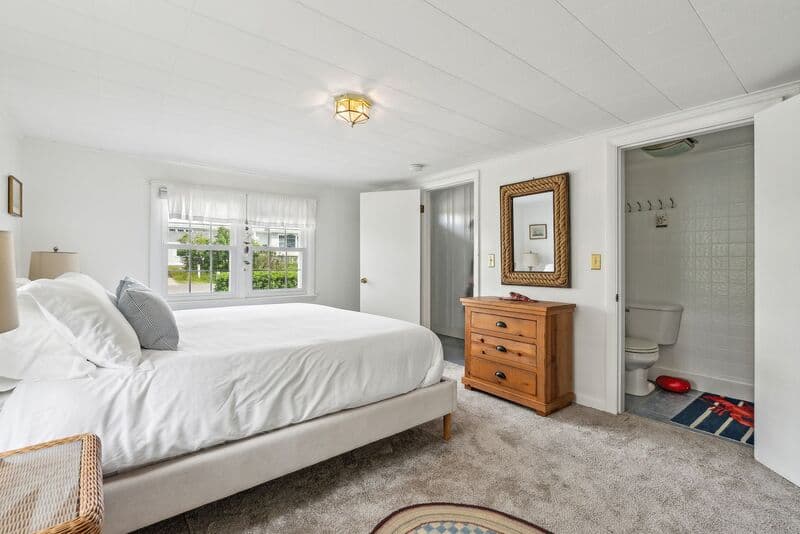 Wells House: 240 Island Beach Road