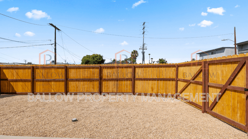 San Diego House: 4880-82 Cole Street