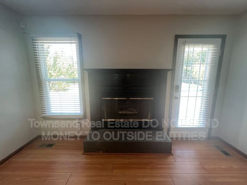 Fayetteville House: 6149 Lakeway Dr.