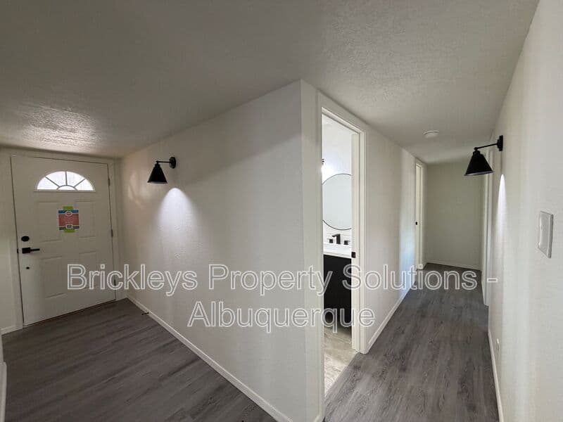 Albuquerque House: 5608 Drake Ave NW