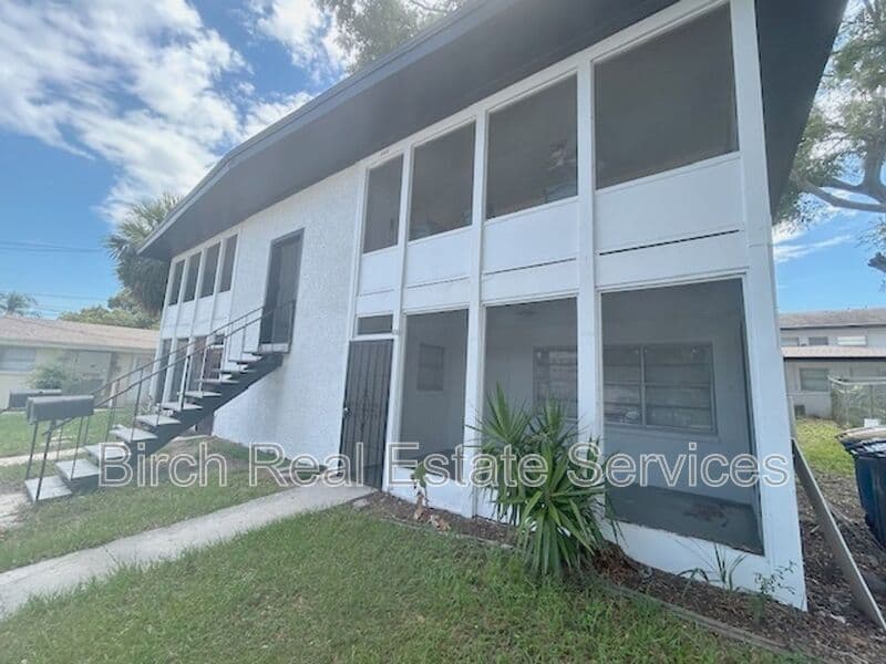Clearwater House: 200 Waverly Way