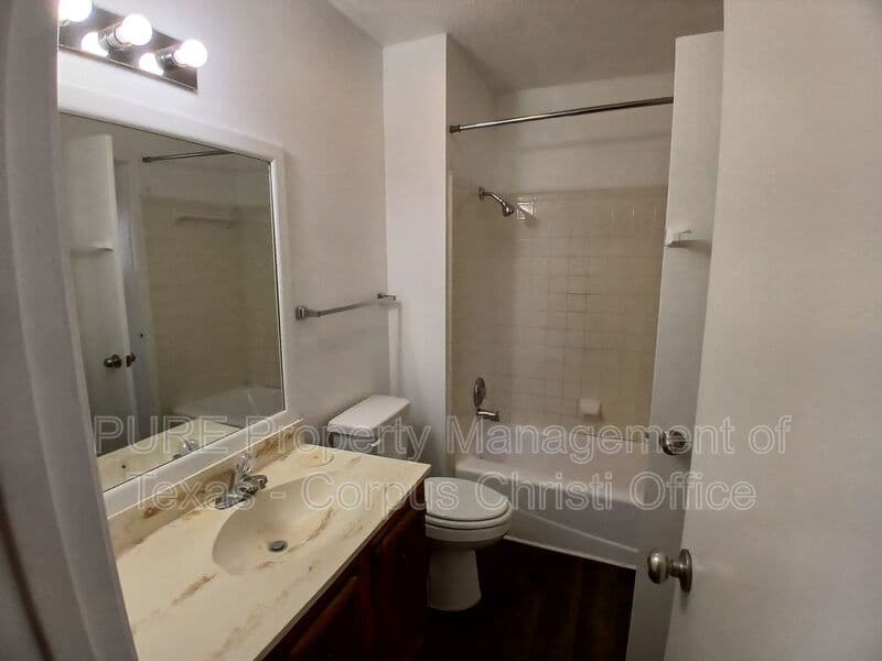Corpus Christi Condo: 5001 Middlecoff Rd