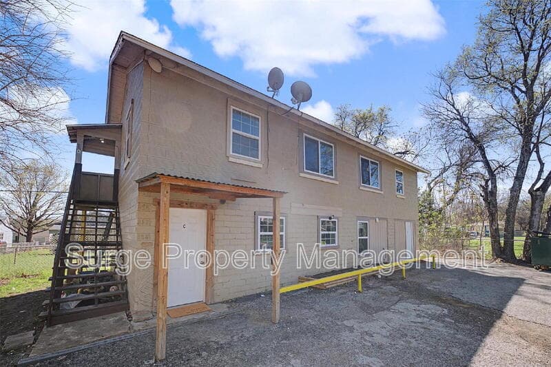 White Settlement Condo: 9021 White Settlement Road
