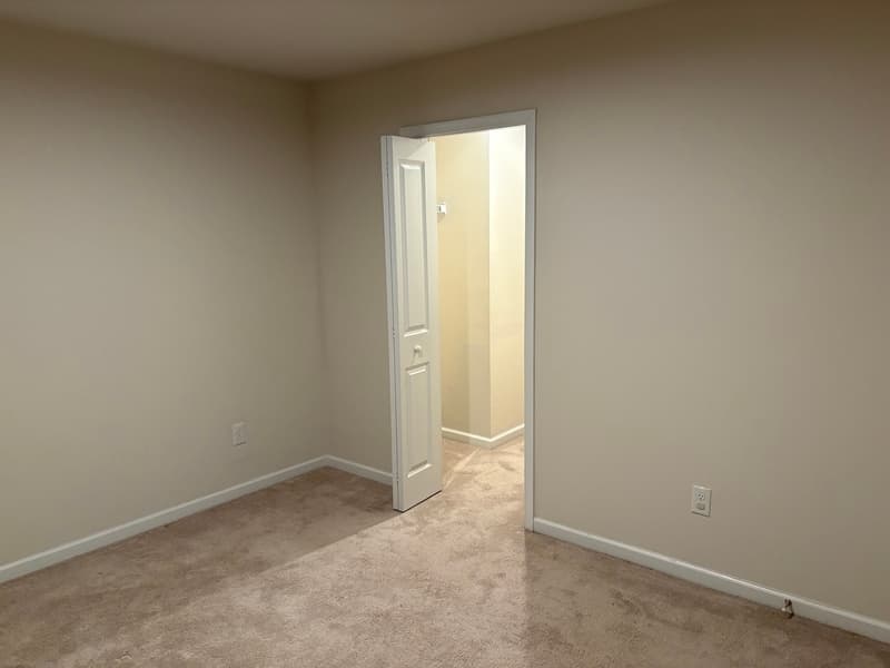 Greenville House: 102 Castlebrook Dr