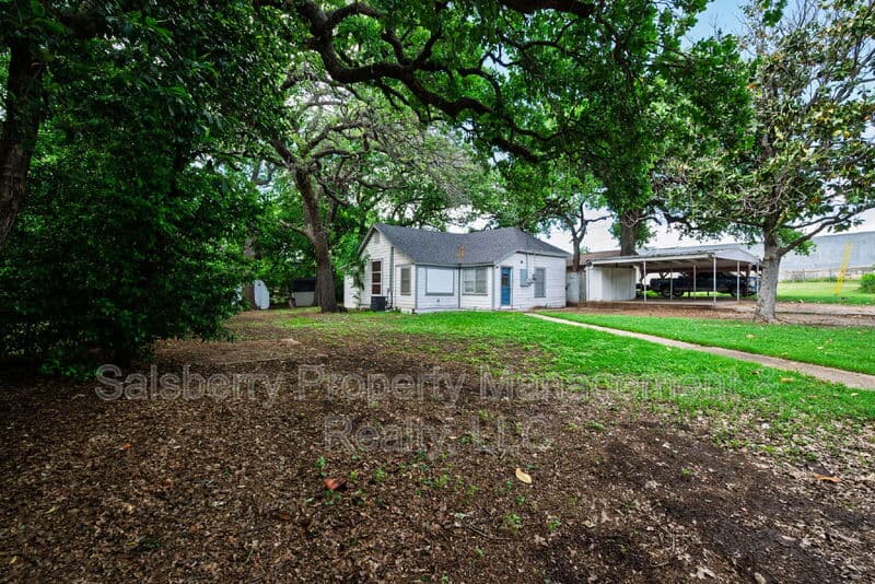 Weatherford House: 107 Windsor Court