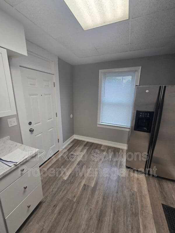 Columbus Condo: 2557 Sullivant Ave