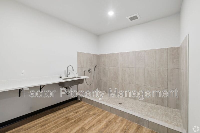 North Mankato Condo: 2090 Carlson Dr.