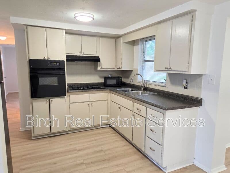 Holiday House: 3402 Peterborough St.