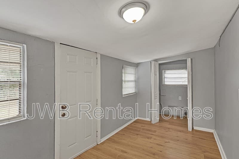 Jacksonville House: 3810 Brick Rd