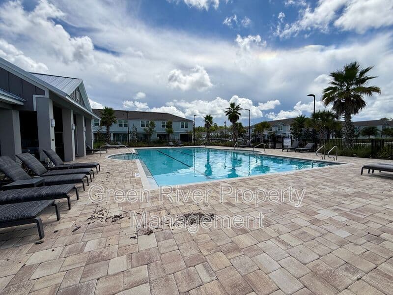 Jacksonville House: 4922 Earthshine Road
